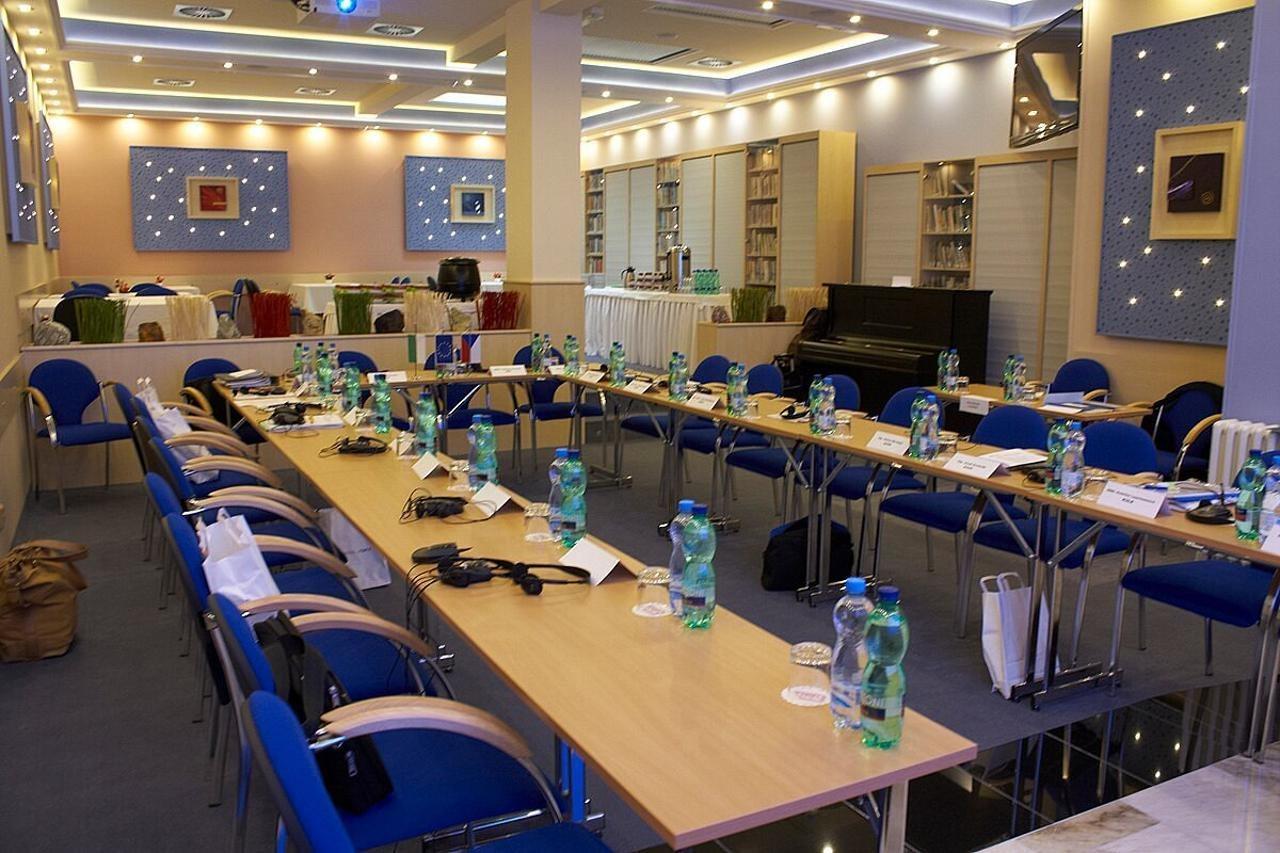 Krivan Hotel Κάρλοβι Βάρι Εξωτερικό φωτογραφία