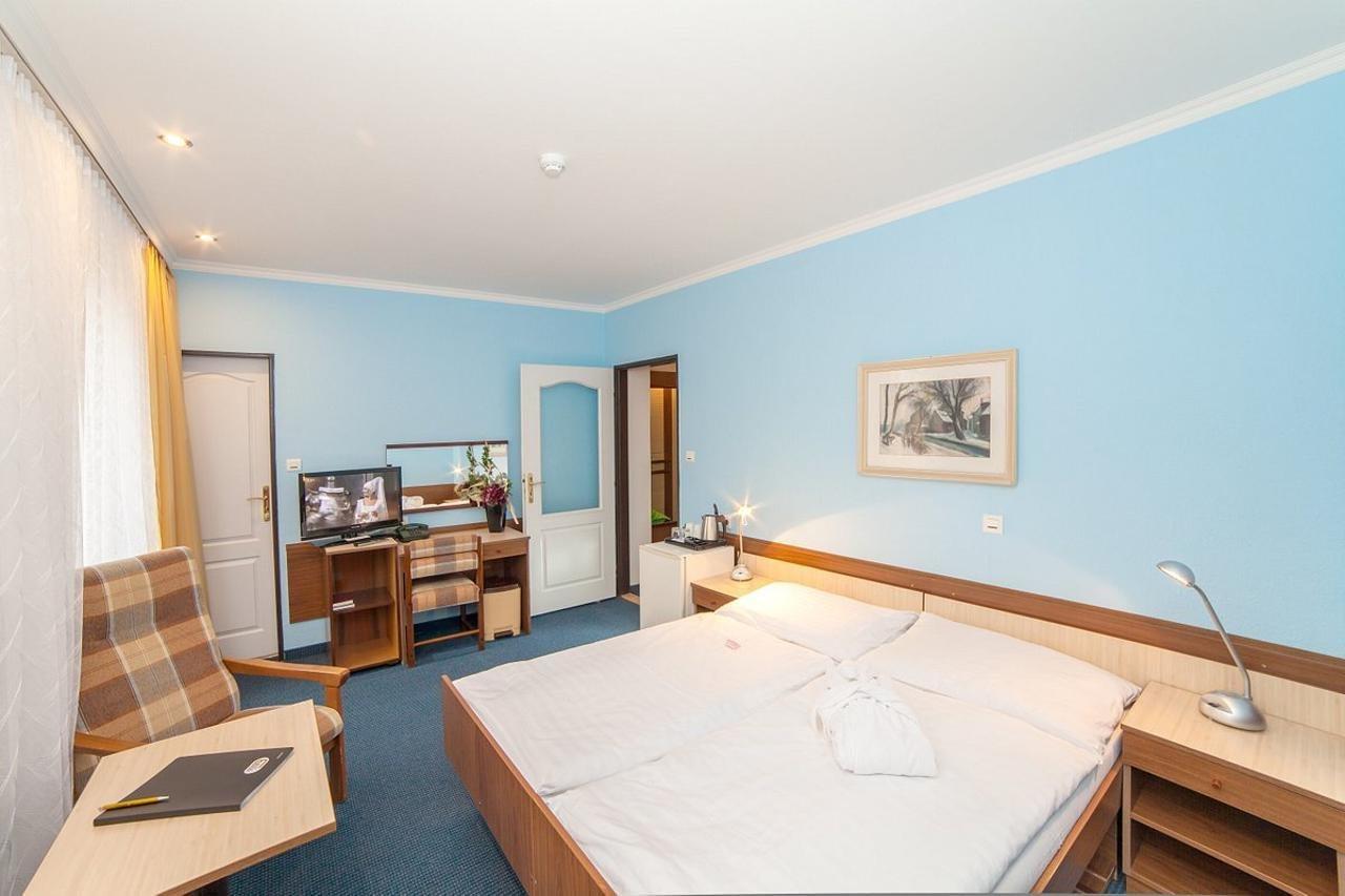 Krivan Hotel Κάρλοβι Βάρι Εξωτερικό φωτογραφία